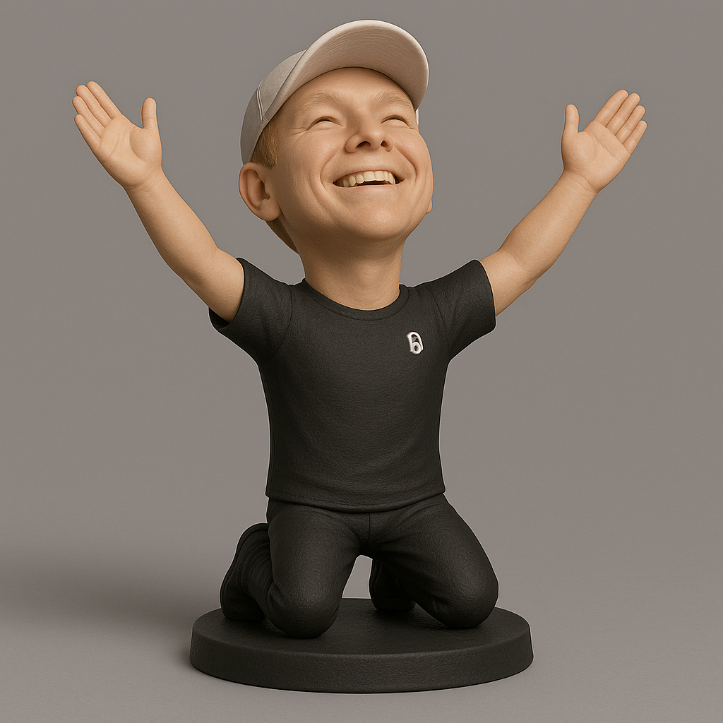 silhouette 3d printer maker-3d portrait printing_Joyful Kneeling Figurine with Cap