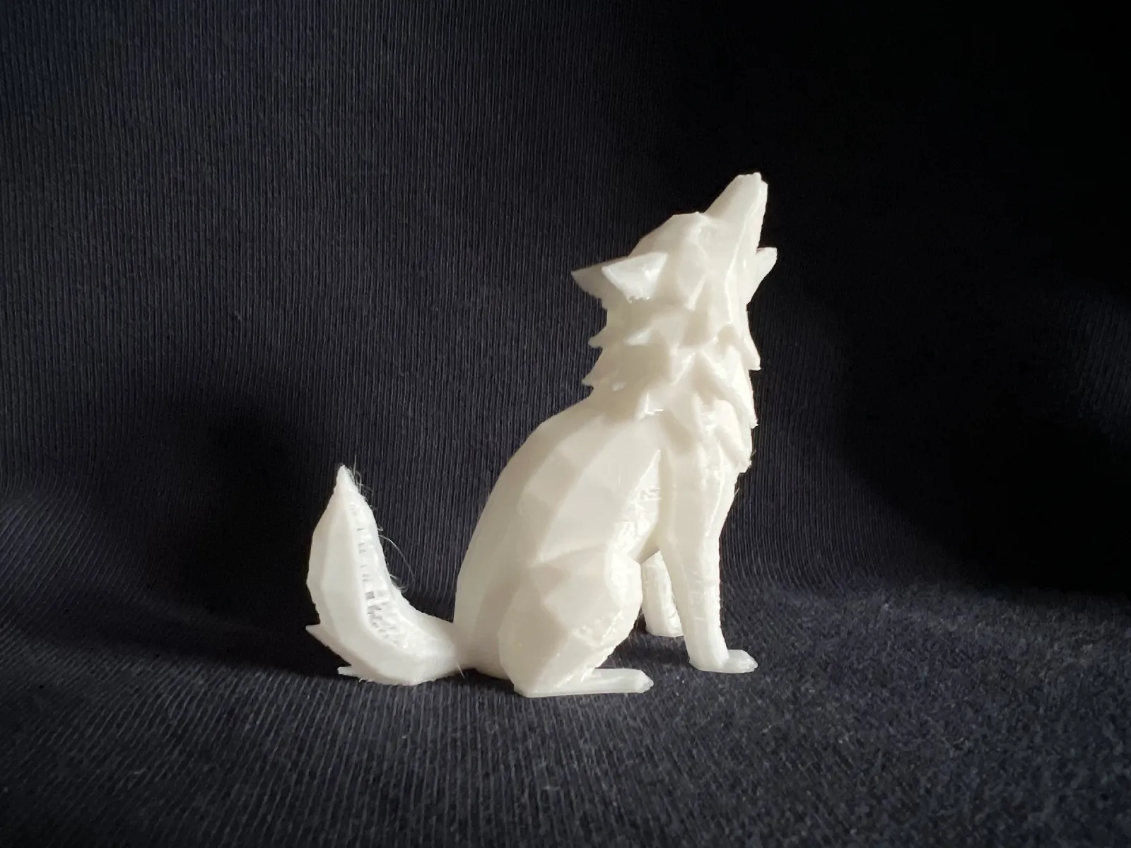 artistic statue STL-digital art figurines_Howling Sitting Wolf