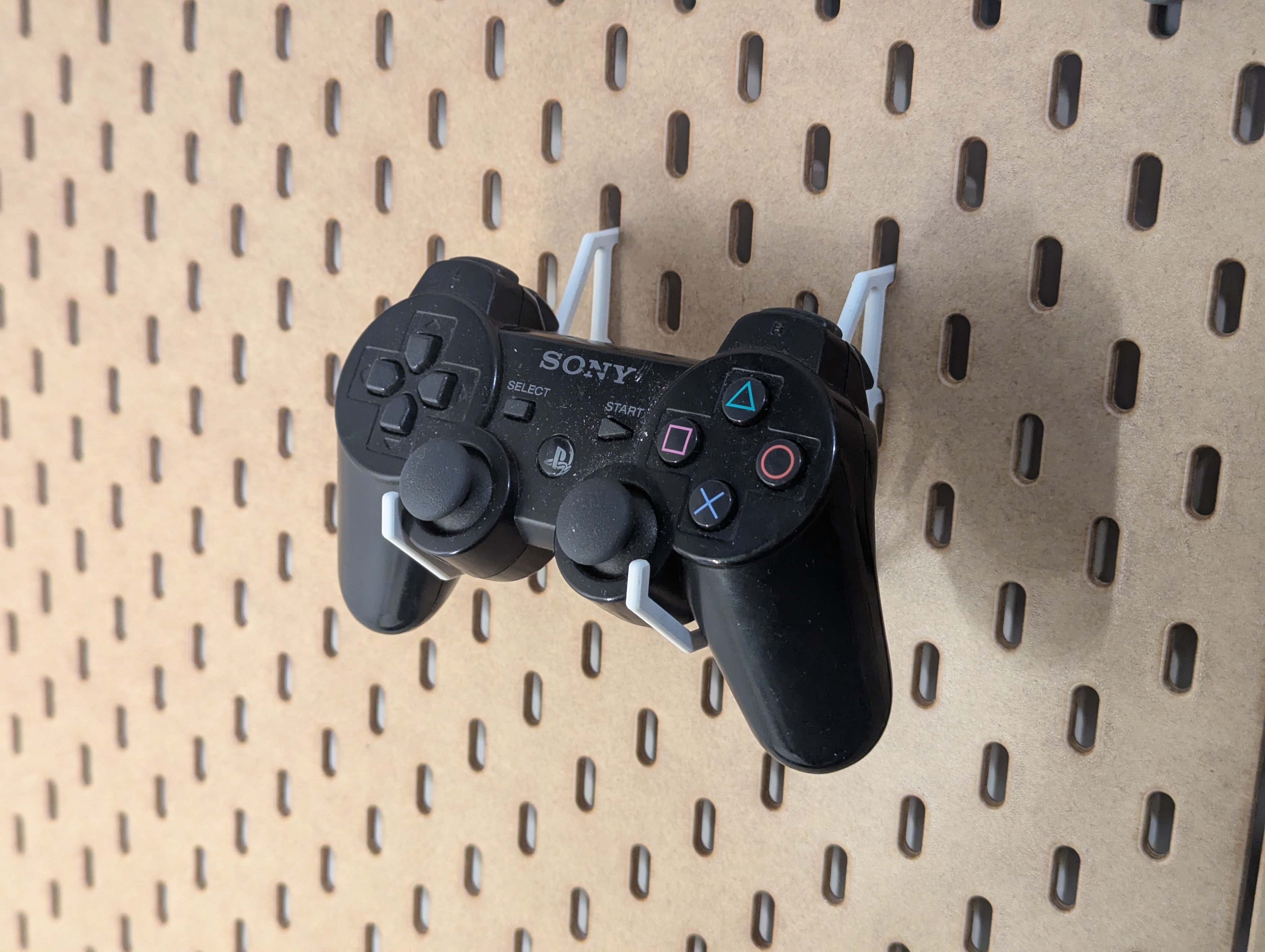 wearable gadgets STL-fantasy costume parts_Universal Pegboard Game Controller Holder