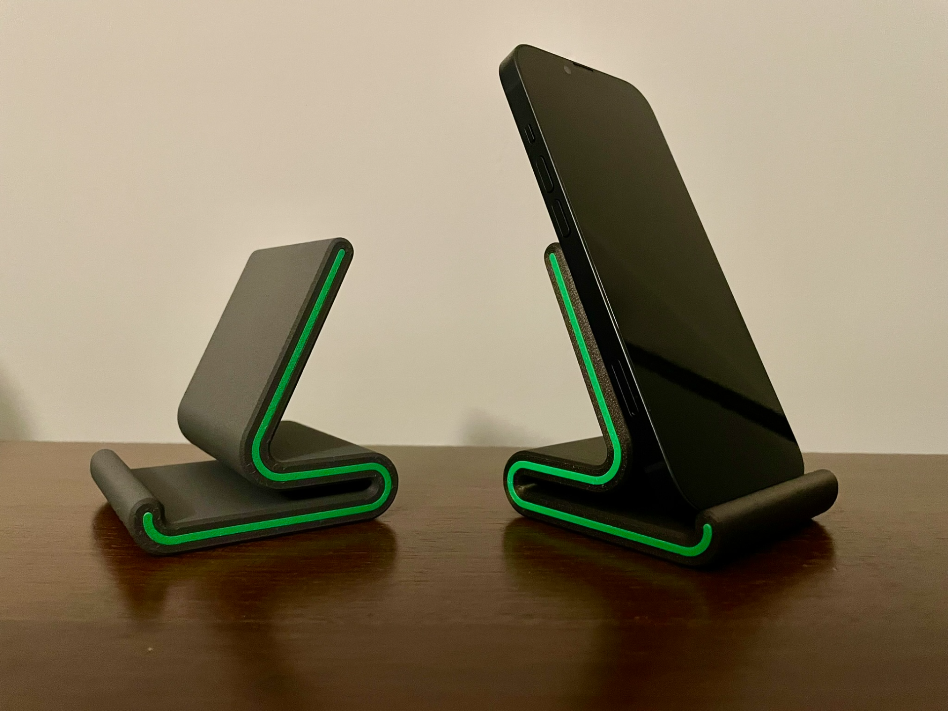 everyday 3D models-desktop gadget STL_Phone Stand (No AMS needed)