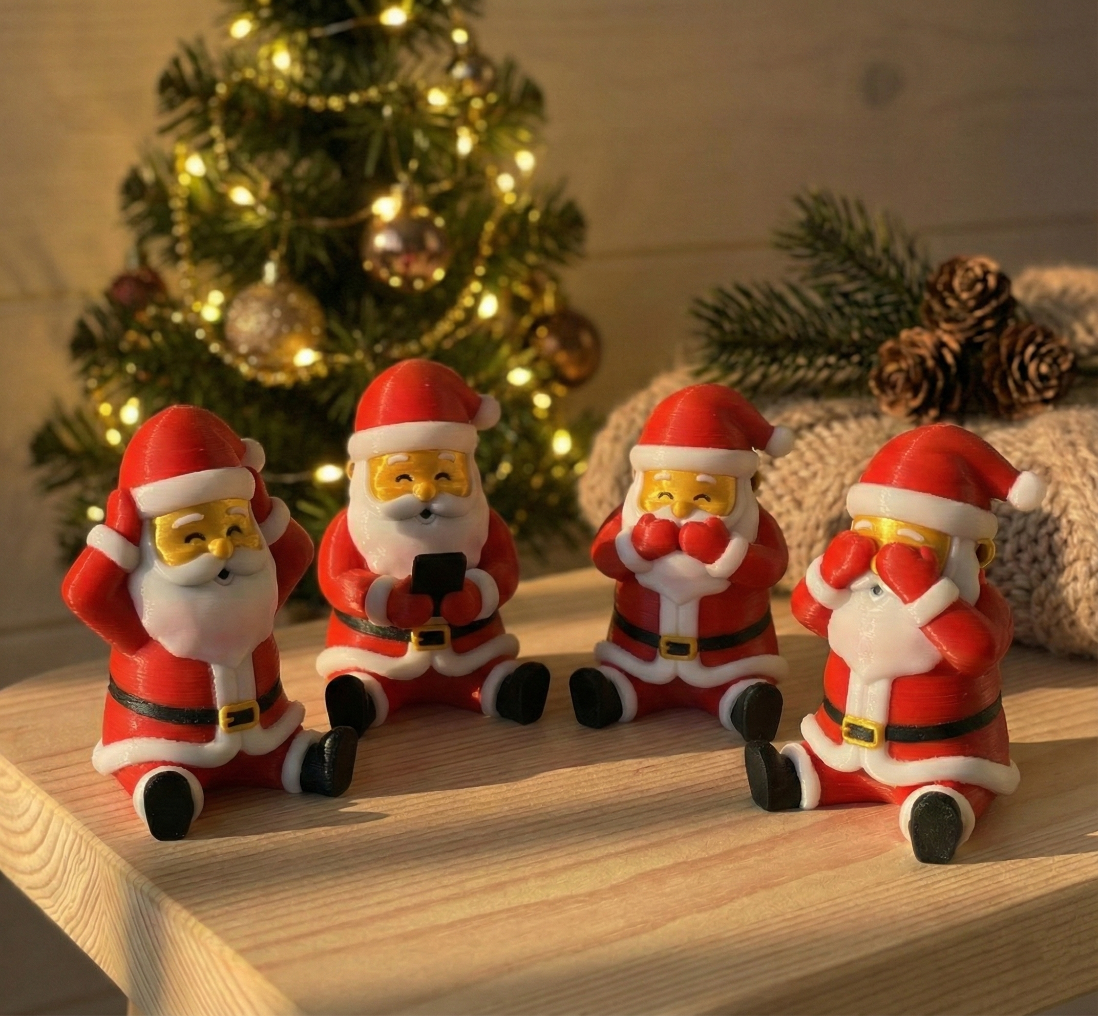 superhero STL files-collectible 3D figurines_🎅 Santa Claus with a Smartphone - Christmas Speci