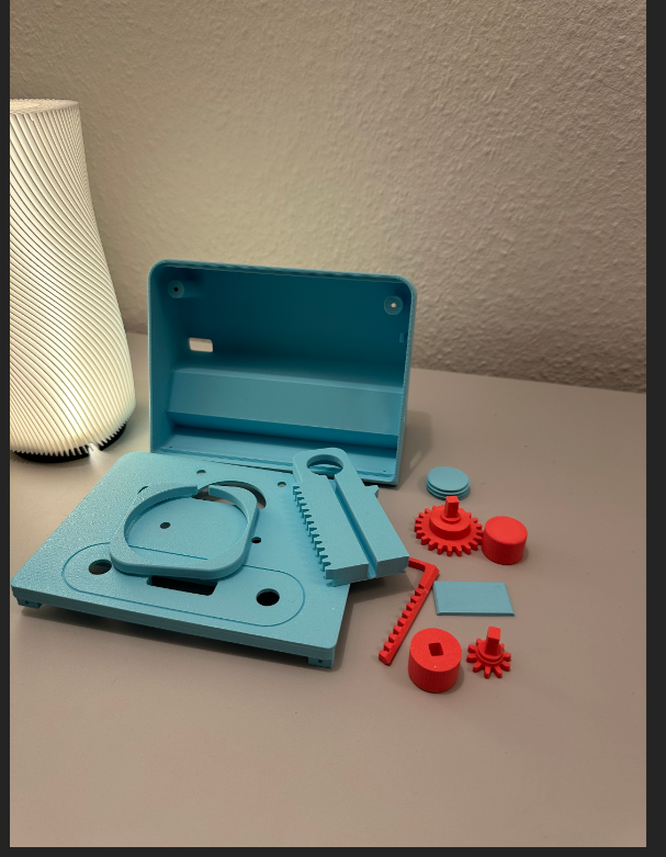 wearable gadgets STL-fantasy costume parts_Retro Radio MagSafe Charger